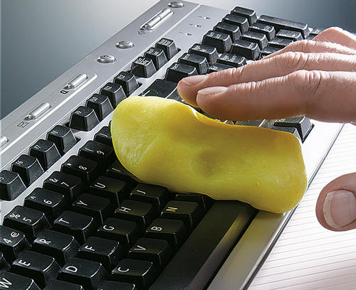 cum-se-curata-tastatura-eficient